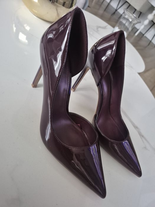 Szpilki lakierowane Mango