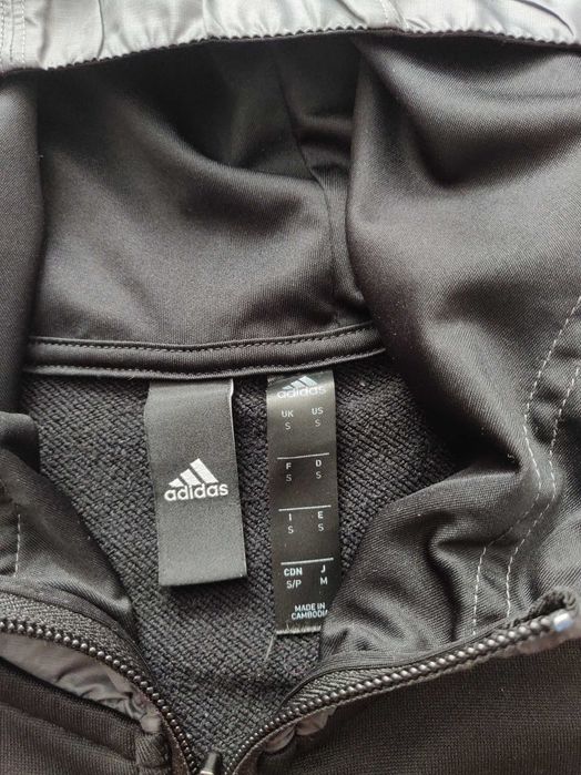 Олимпийка Adidas S (46-48) черного цвета с капюшоном. унисекс