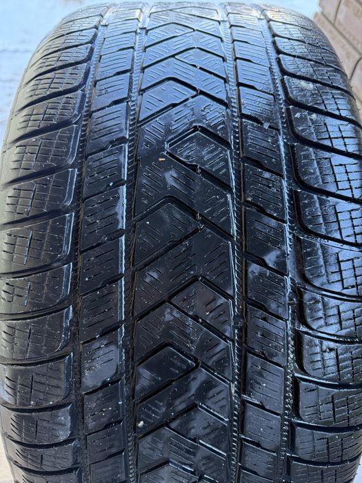 Продам зимові шини  275/40 R22 і 315/35 R22 Pirelli