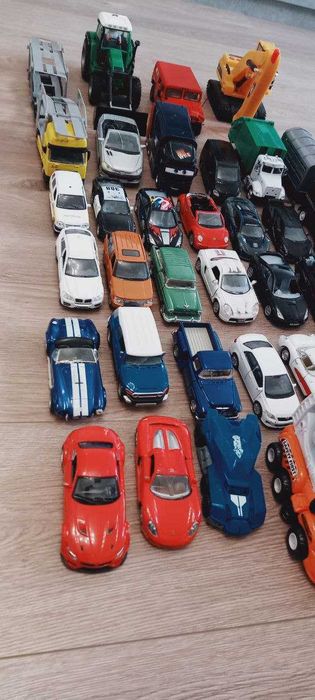 Машинки-модельки металеві