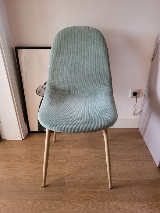 Cadeira nordica com forro em bombazine verde água