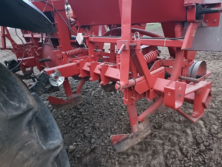 Siewnik do kukurydzy Becker 4 rzędowy