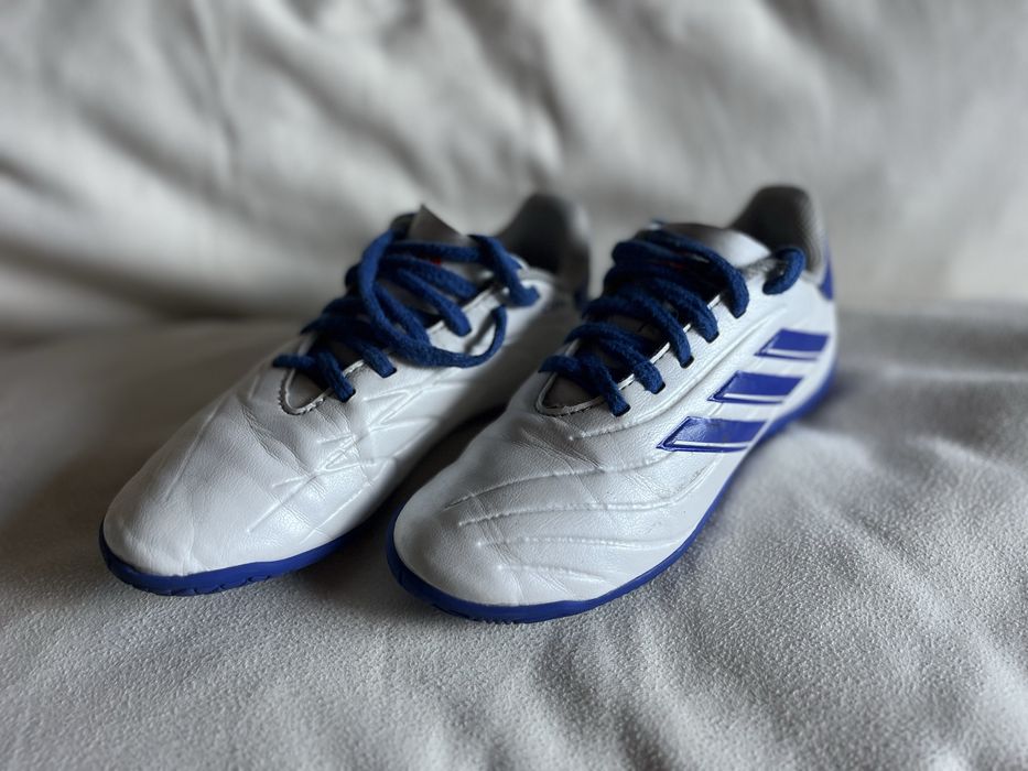 Buty do piłki halowej Addidas rozm. 33