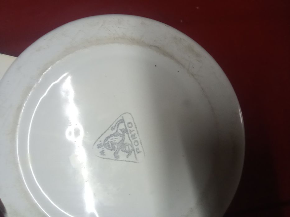 Lata arroz em esmalte. Porto.