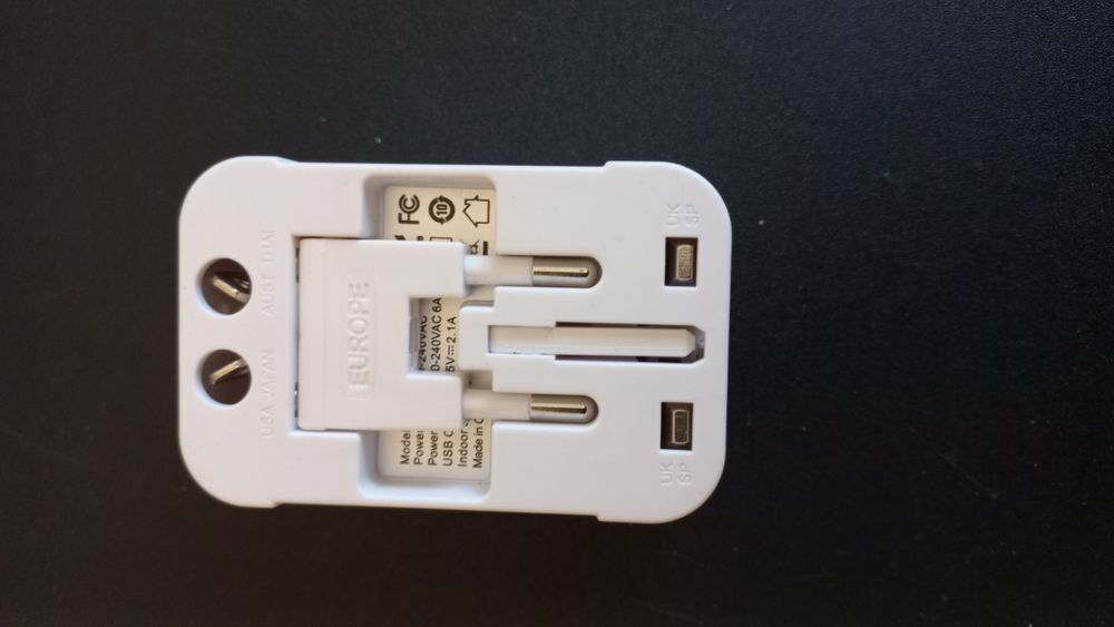 Adapter podróżny  turustyczna przejściówka zasilania