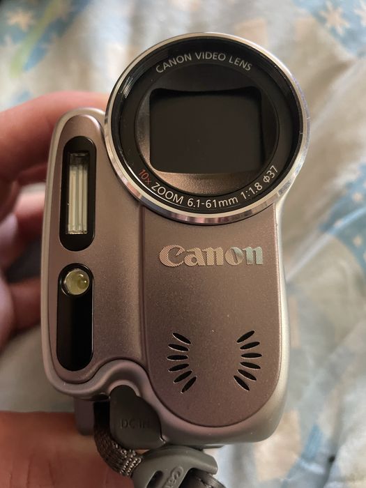 Видекамера Canon DC 40
