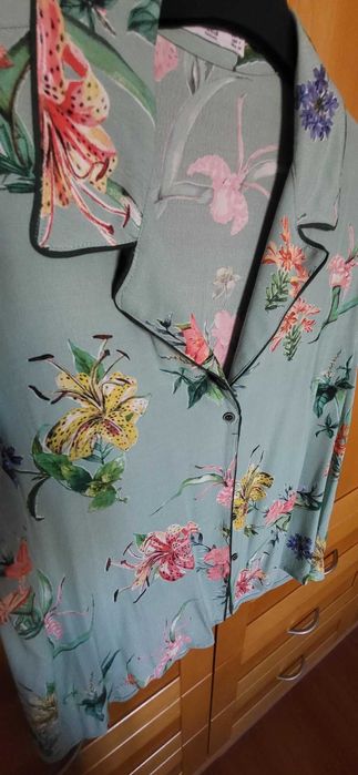 Camisa flores azul Mango manga curta