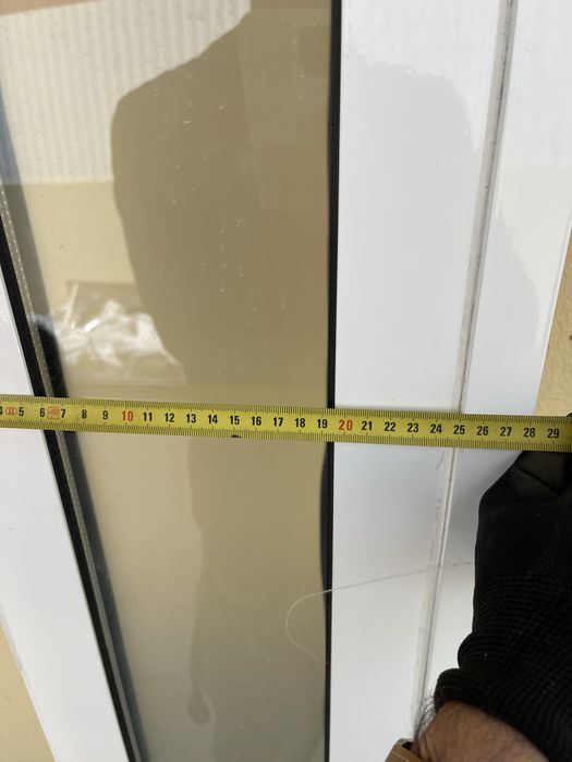 Coluna vidro com caixilharia