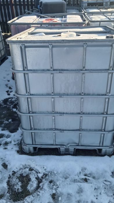 Zbiorniki 1000l białe i czarne ibc