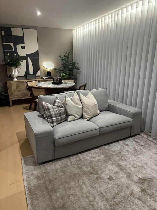 Sofa Kivik de 2 lugares como novo