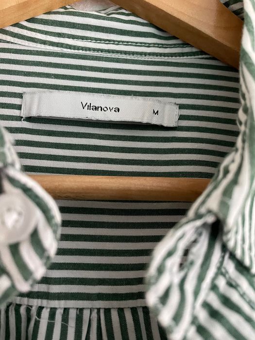 Camisa verde e branca às riscas