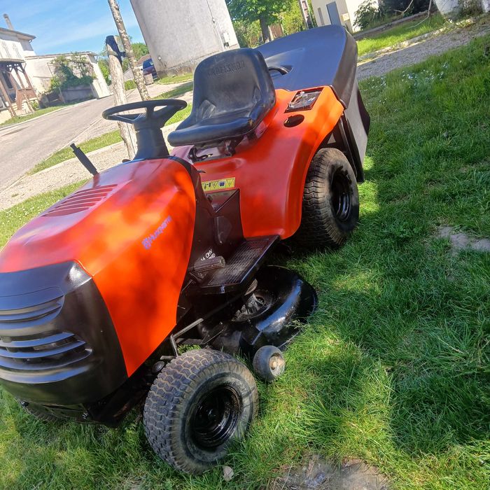 Tractor corta relva ou ervas selvagem