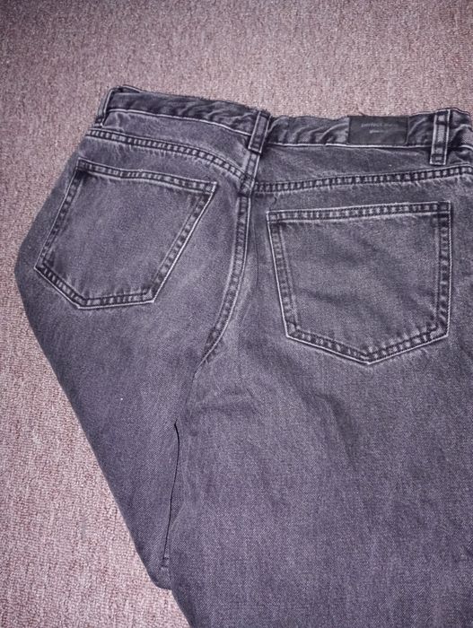 Perfect jeans rozmiar 36 szare proste nogawki niewysoki stan
Nie mają