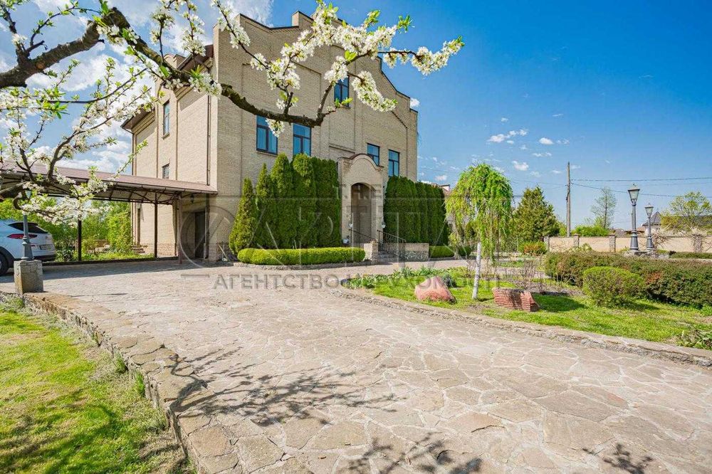 Продаж ексклюзивного будинку в с. Вишеньки, Бориспільський район  Пропонується до продажу просторий, затишний 3-поверховий будинок  380 м² - View 2