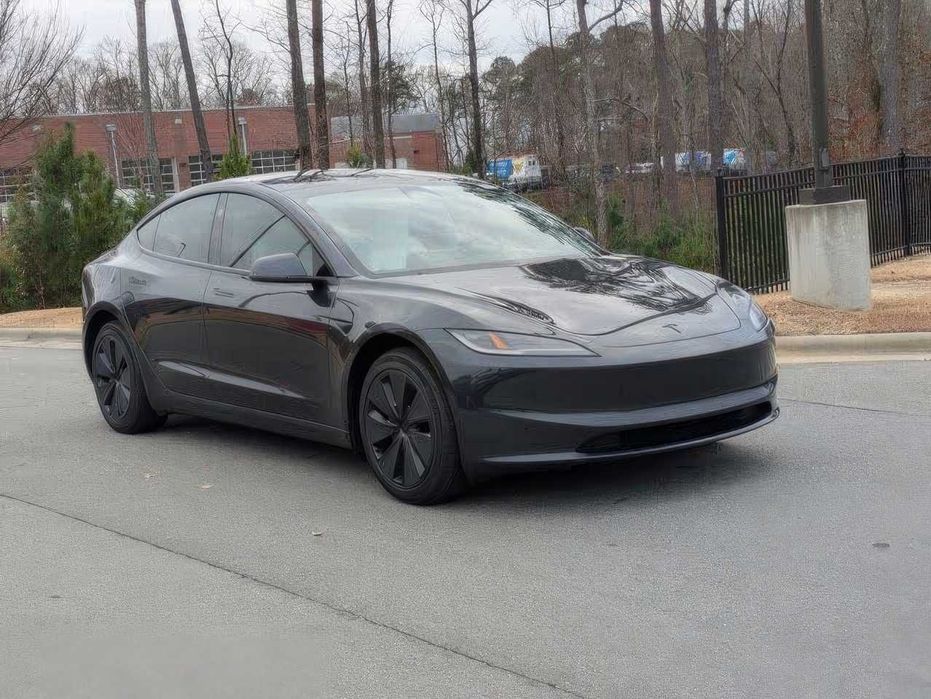 Tesla Model 3      2024