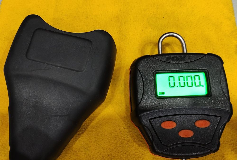 Waga Fox Digital Scales + drążek do ważenia i wkręcania podpórek.