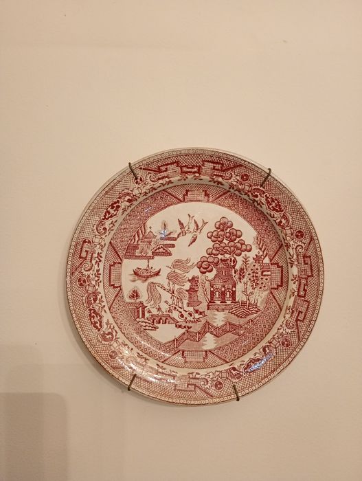 Prato antigo da cerâmica Minerva