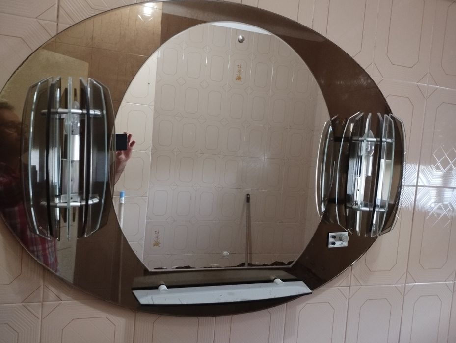 Espelho de casa de banho vintage.