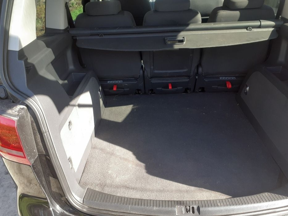 Volkswagen.ТОУРАН 2010г.1.6диз.
