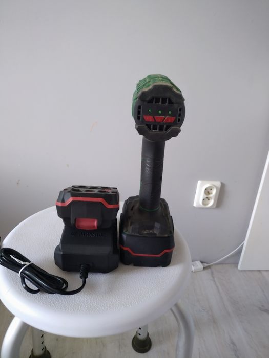 Suszarka opalarka 20v 2 baterie ładowarka