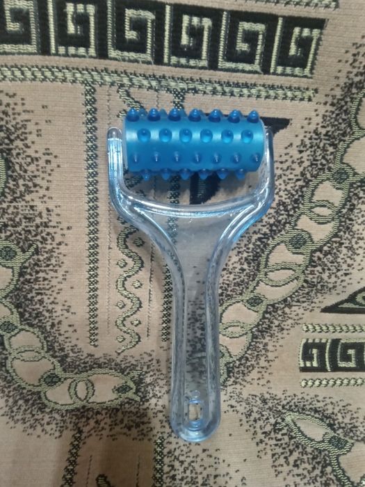 Ручний роликовый масажер для шии 2 штуки нови 100 грн за два