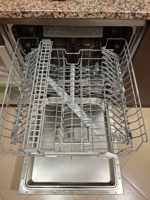 MÁXIMA CAPACIDADE: Máquina Loiça Candy Inox 16 Conjuntos