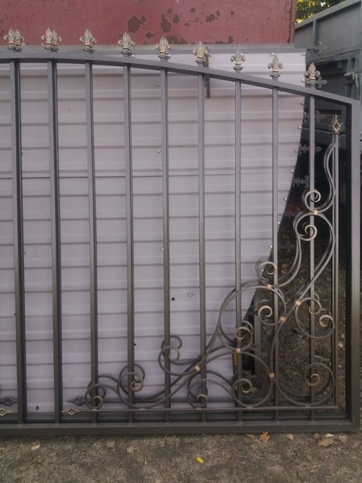 Продам секції забору , нові .