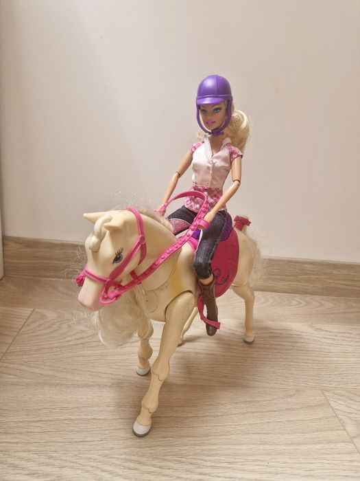 Barbie, lalka z koniem