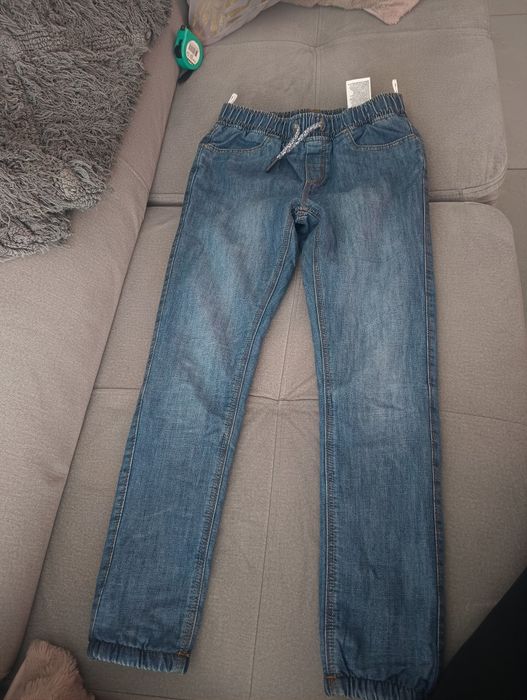 Spodnie jeansowe joggery ocieplane na polarku r.140 c&a