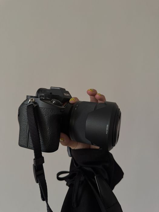 Продаю Sony A7 III + об’єктив Sony FE 28–70mm f/3.5–5.6 OSS.