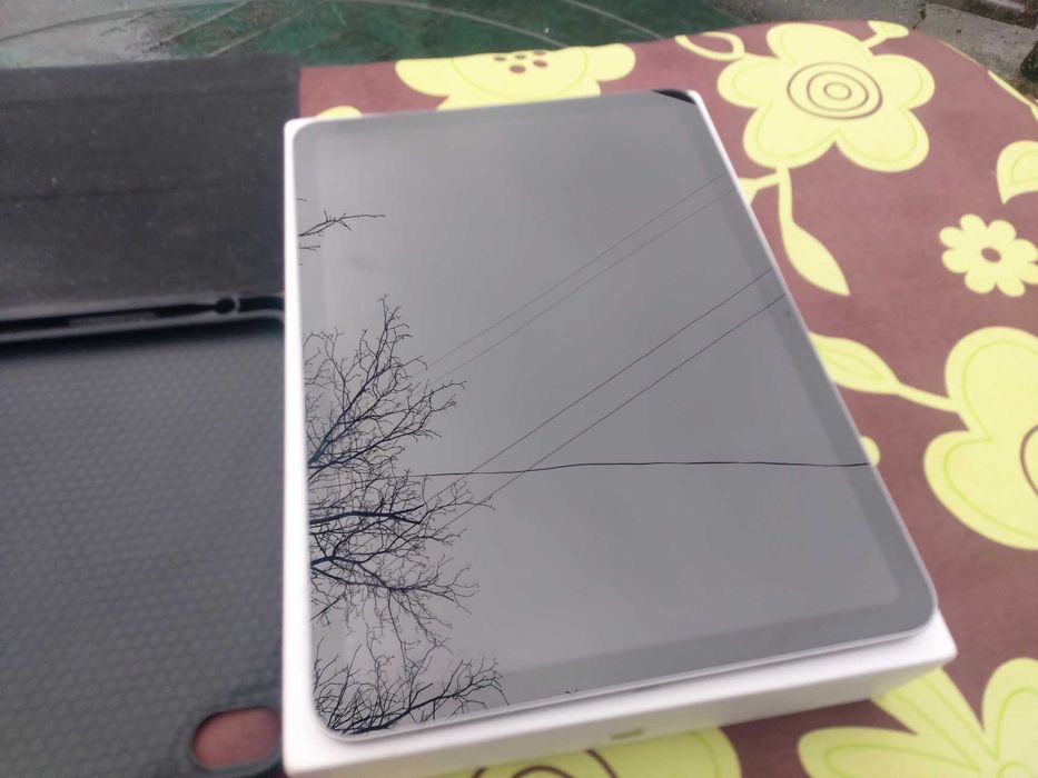 iPad Air 11 M2 128gb Сірий, 2 царапинки, майже новий, 135 перезарядів