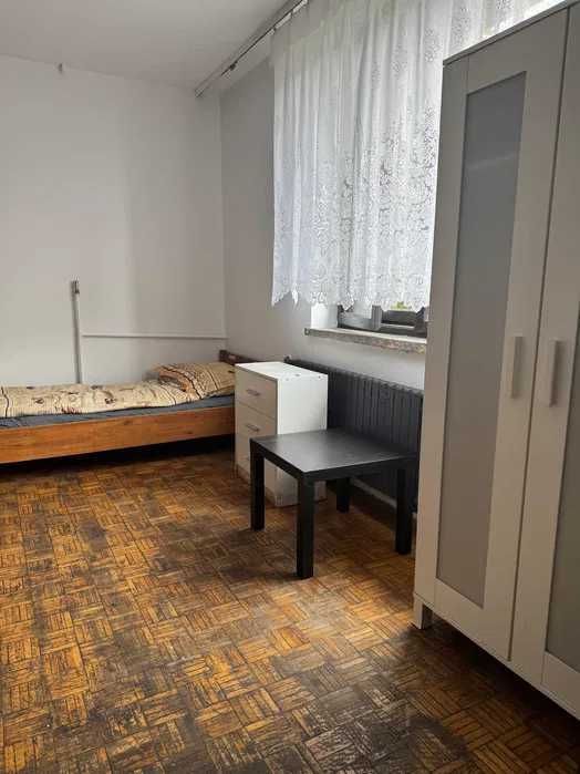 Метро Святошин 5 хвилин пішки Хостел 500 грн. тиждень проживання