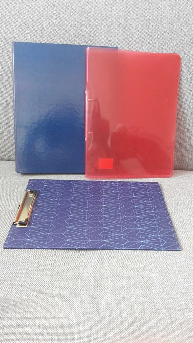 Dossiers e Capas - 12 pcs - 10 euros tudo; 1 euro cada