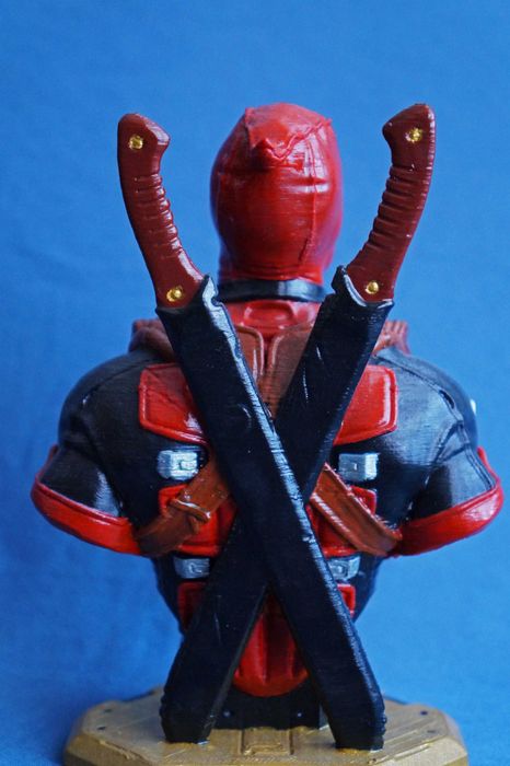 busto deadpool pintado a mao