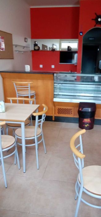 Arrenda-se café 'O Marinheiro'.