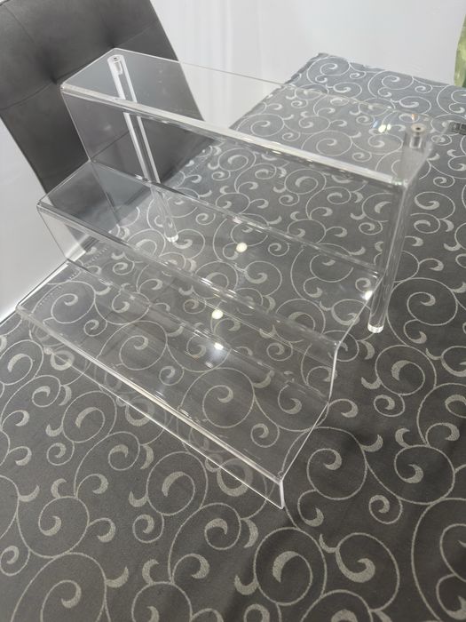 Expositor acrílico em escada