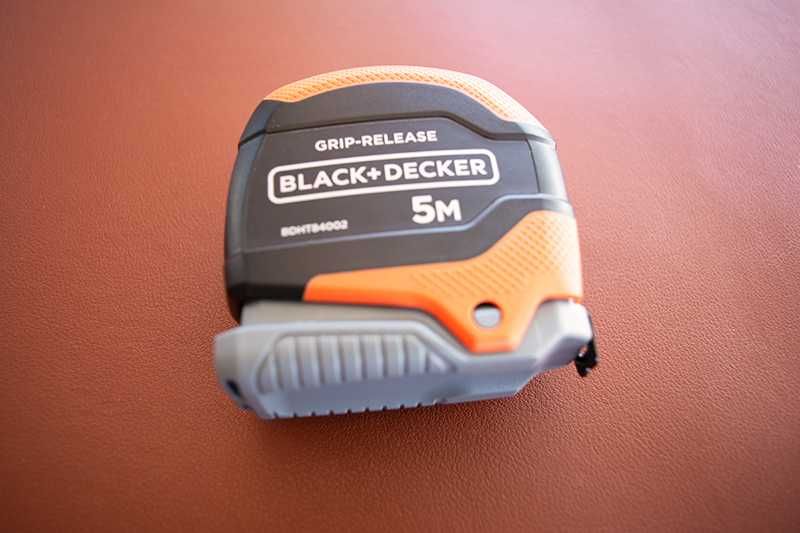 Fita Métrica BLACK+DECKER modelo BDHT84002‑0 (Nova)