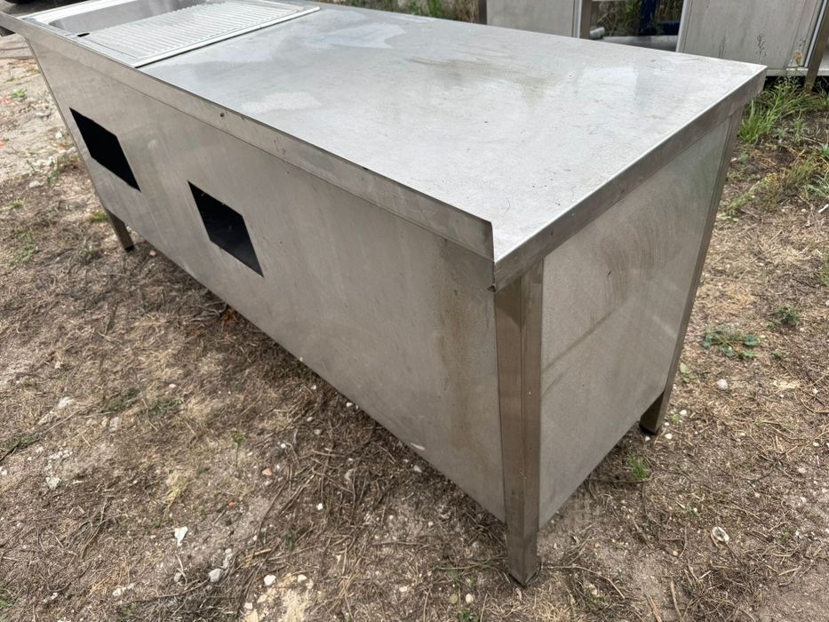 Bancada com pia fechada