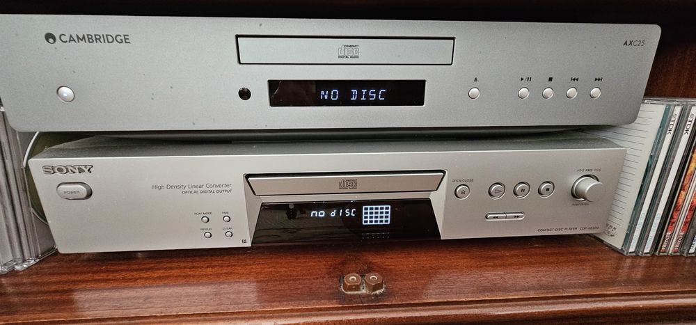 Cambridge AX C25 e Sony CDP-XE 370 Leitores CD como Novos.