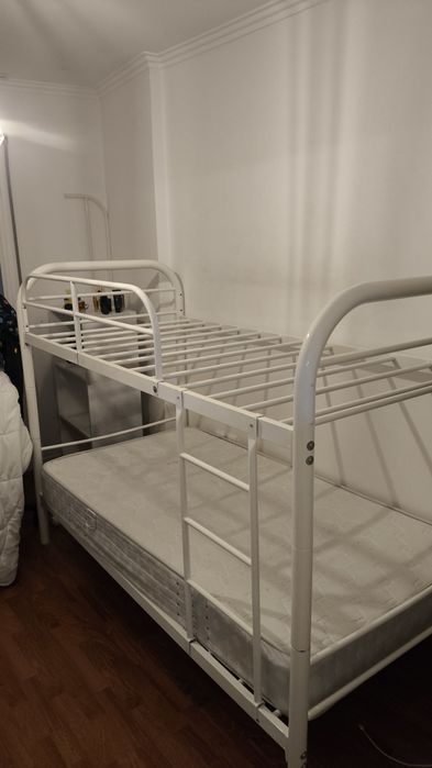 Estrado de Beliche em Ferro – Resistente e Funcional