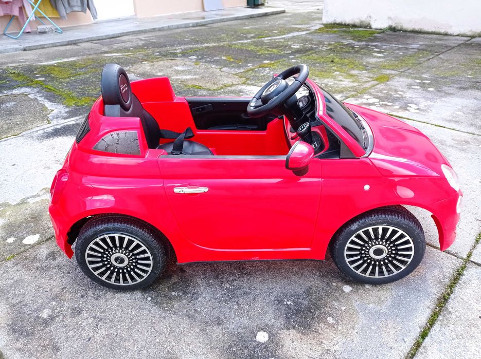 Carro elétrico de criança Fiat 500 - vermelho (pouco uso)