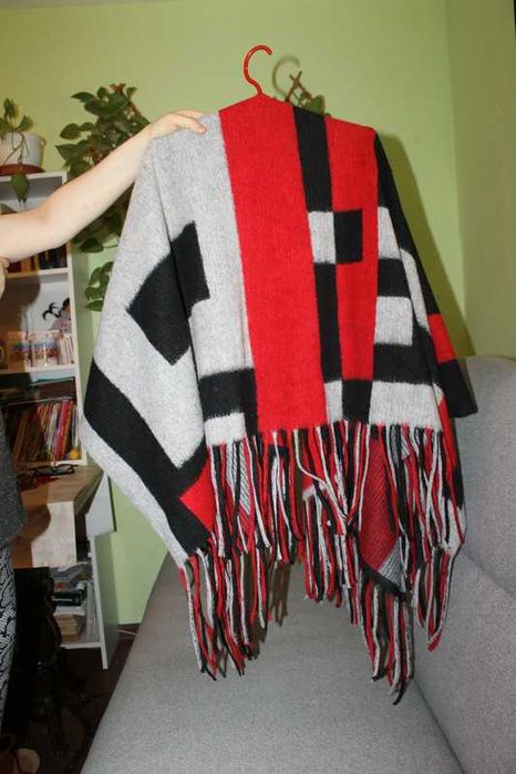 Ponczo damskie z frędzlami