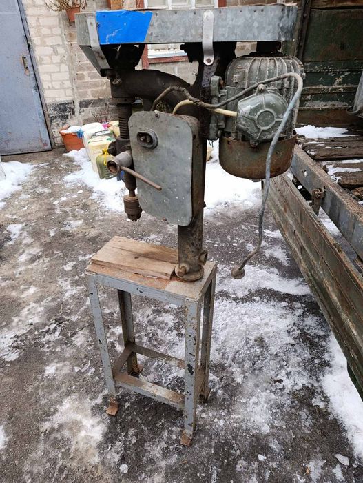 Продам сверлильный станок.