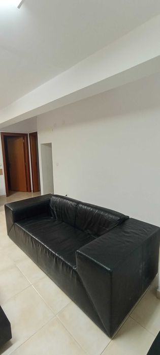 Vendo 2 sofás: Ler descrição com os valores. Ambos negociáveis.