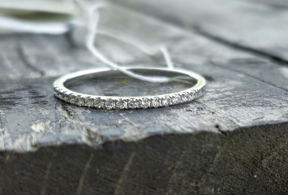 Каблучка з білого золота з діамантами. Дорожка. Нова. Бренд Sova.