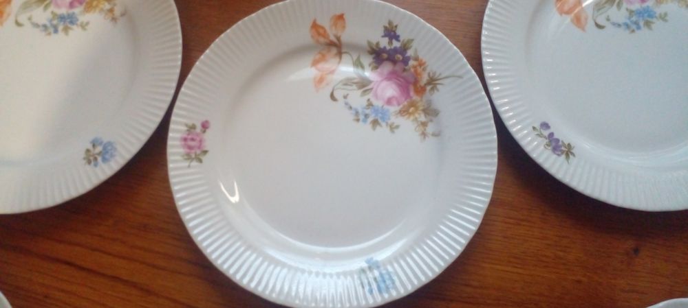 Продам фарфоровый сервиз