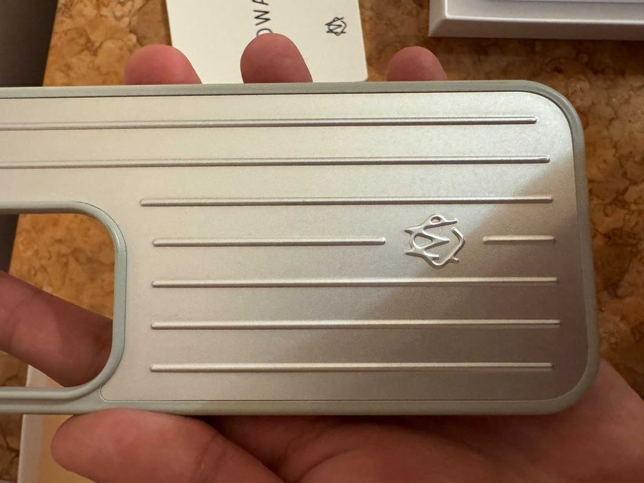 Capa Iphone 15 Pro - RIMOWA