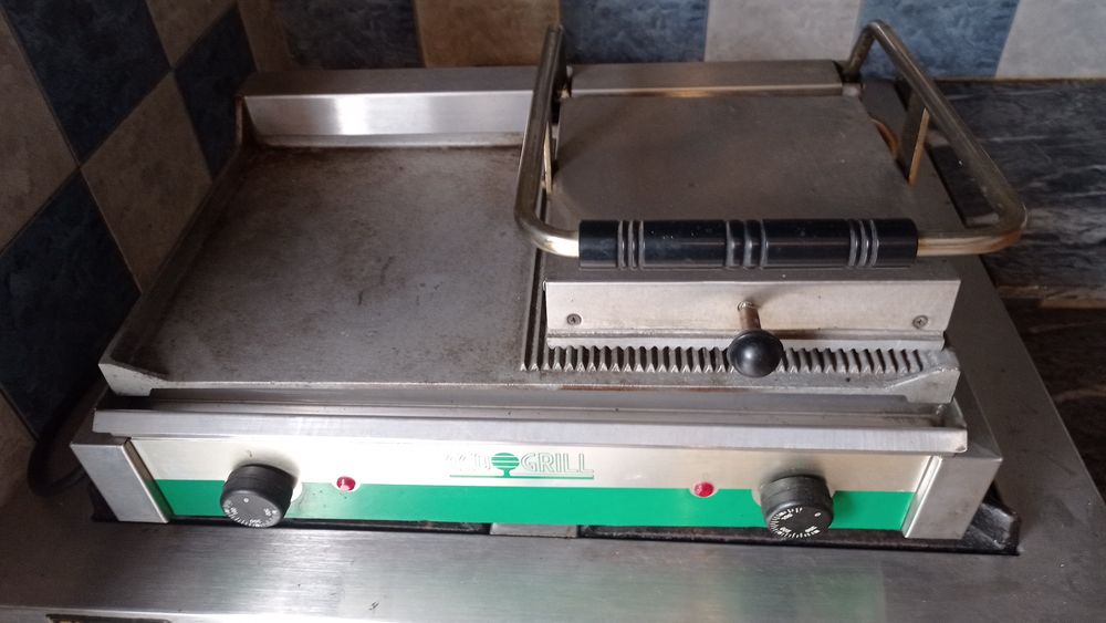 Vendo fogão endostrial 1200€de