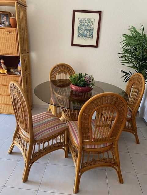 Vendo Mobilia Sala estar, mesa e cadeiras de jantar e sofá