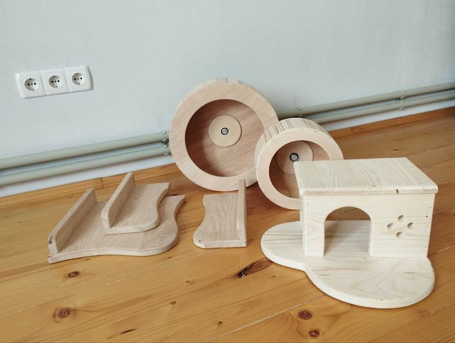 Бігове колесо, будиночок, каруселі, сходи для шиншил та білок